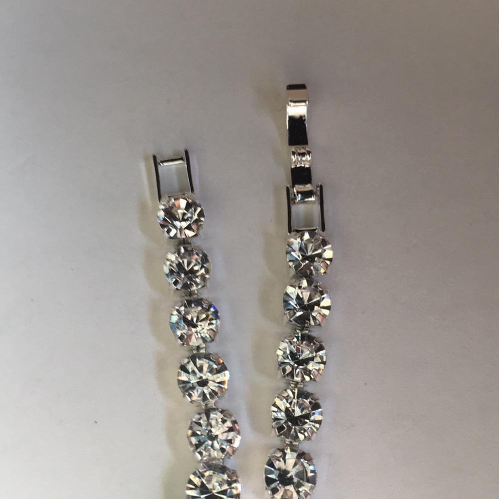 New! Elegant Rhinestone Necklace - Picture 6 of 7